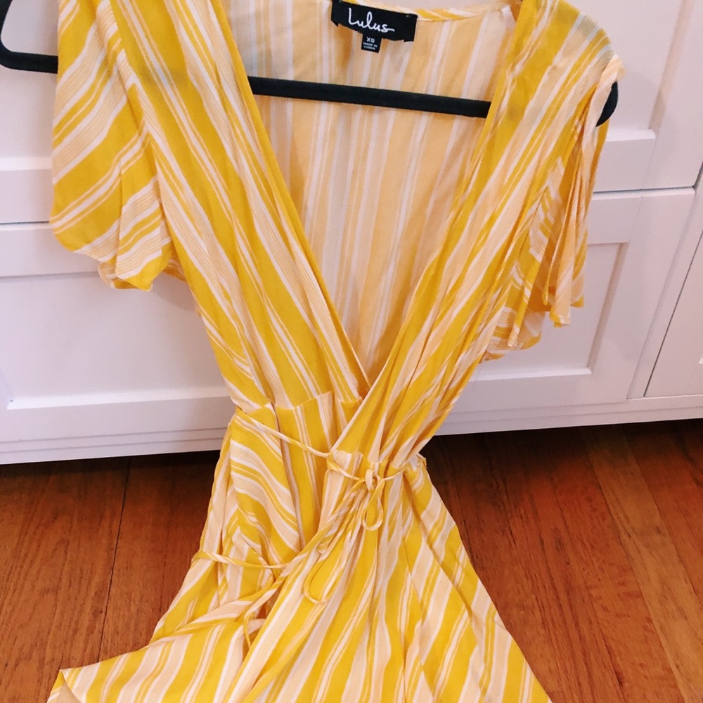 Lulus Yellow/White PERFECT summer wrap dress🌟